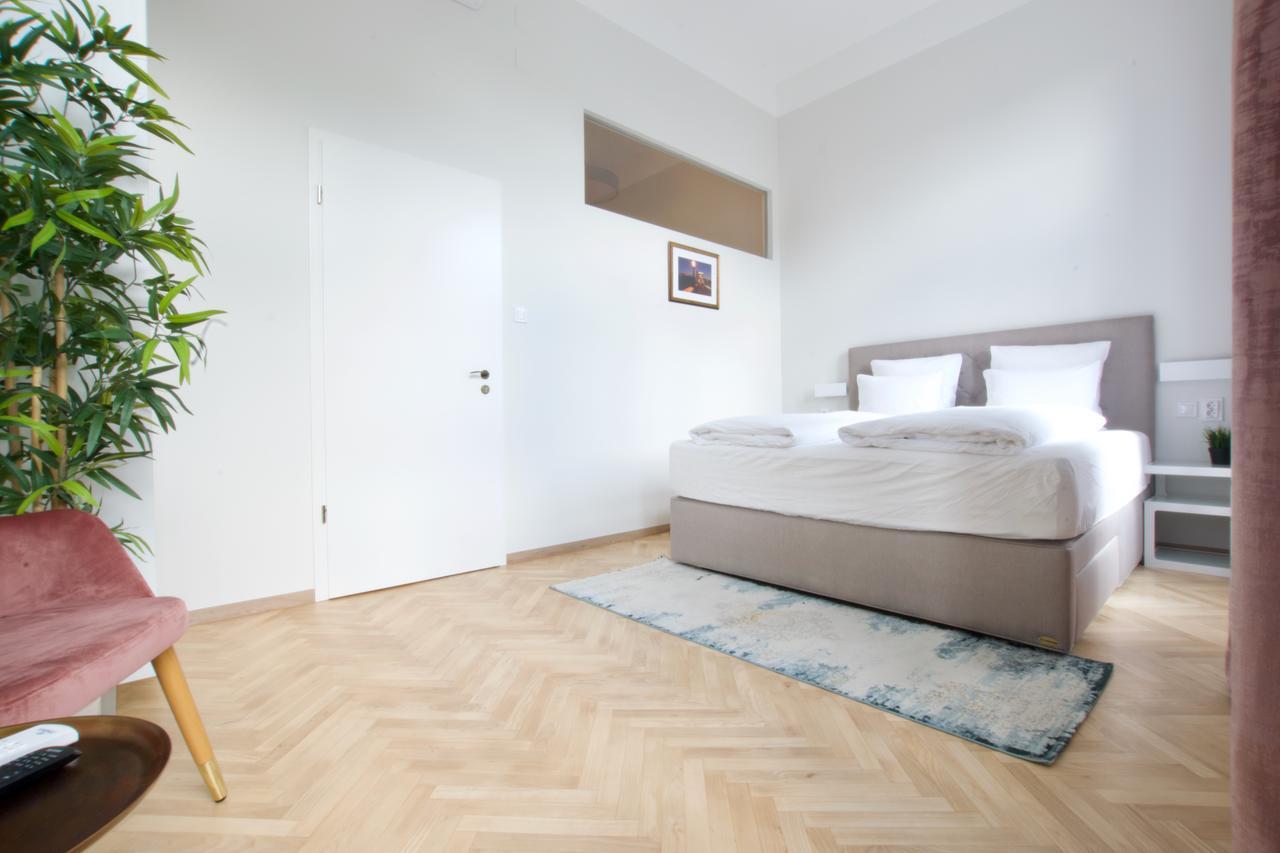 Europest Luxury Suites Budapest Luaran gambar